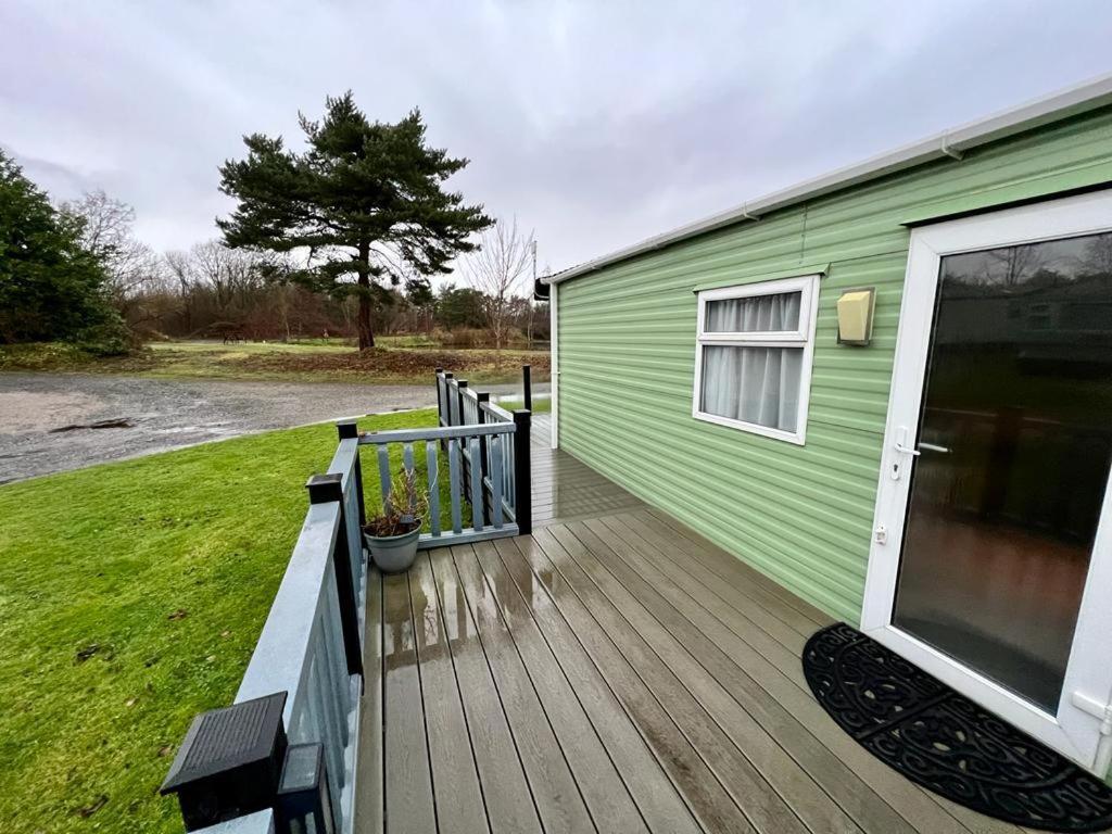 2 Bedroom Lakeview Lodge - Ensuite & Balcony Deck Carnforth Exterior foto